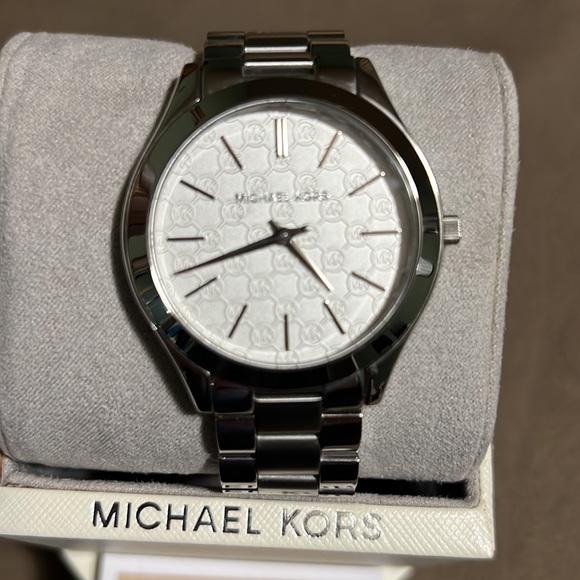 Authentic Michael Kors watch - Picture 2 of 9